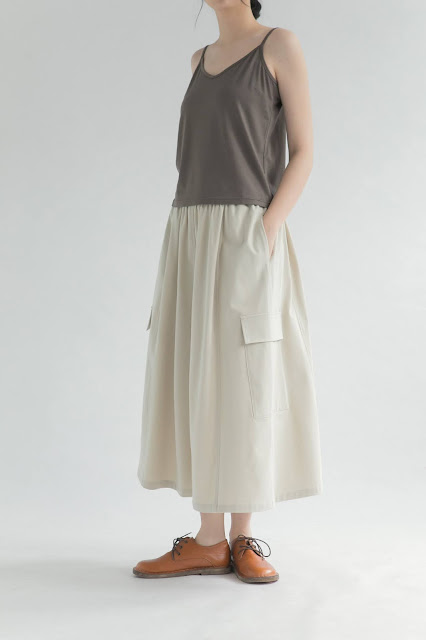 米白色彈力大口袋過膝裙