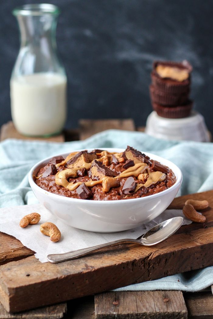  Cashew Butter Cup Chocolate Oatmeal. Need more recipes? Find 21 Easy and Healthy Vegan Oat Recipes&nbsp;To Make Best Weight Loss Breakfast Ever! health oatmeal recipes | warm oatmeal recipes | oatmeal breakfast | breakfast oatmeal | overnights oatmeal #oats #oat #veganmeal #vegan 