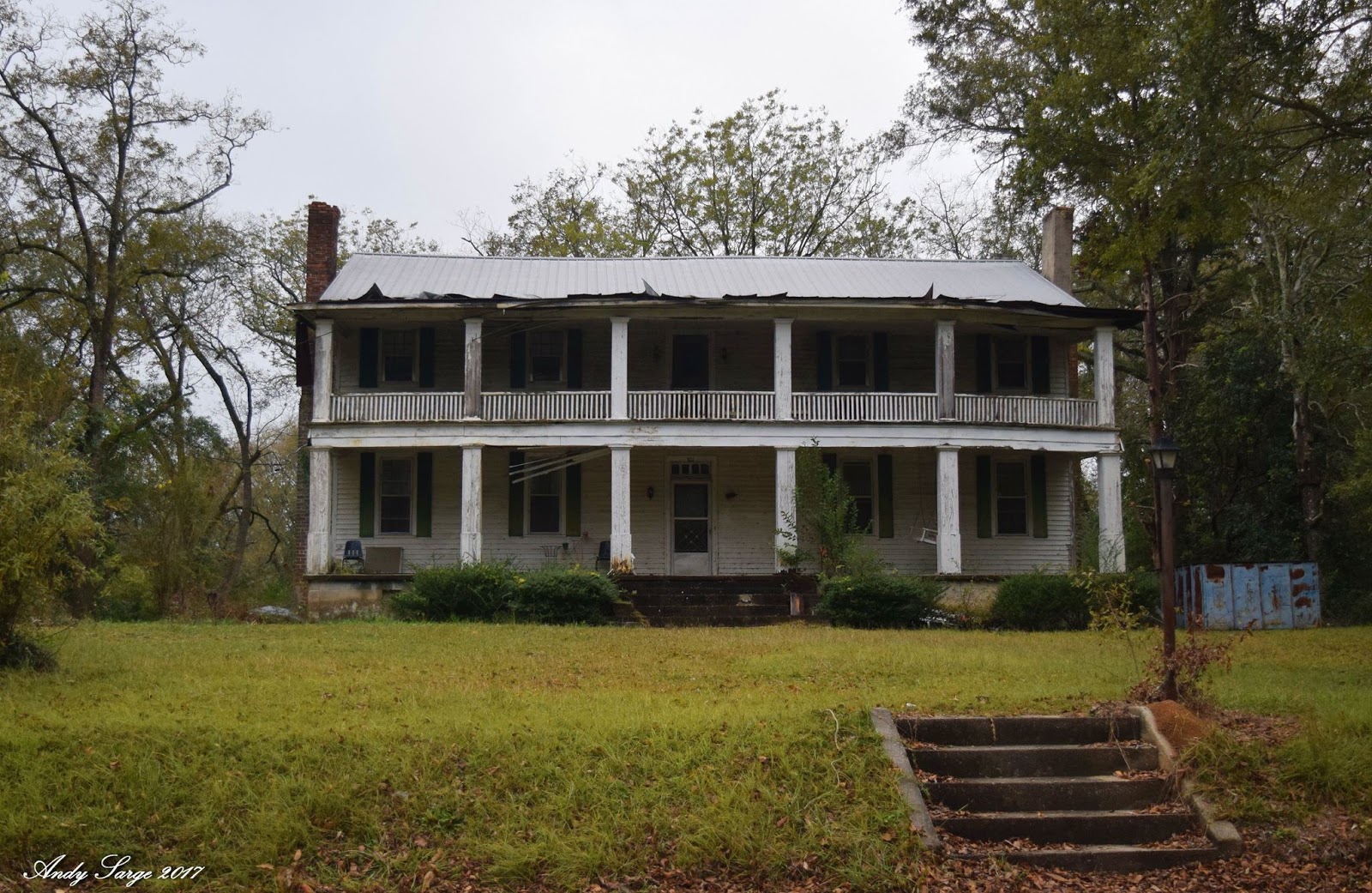 Old Unoccupied House in Tignall