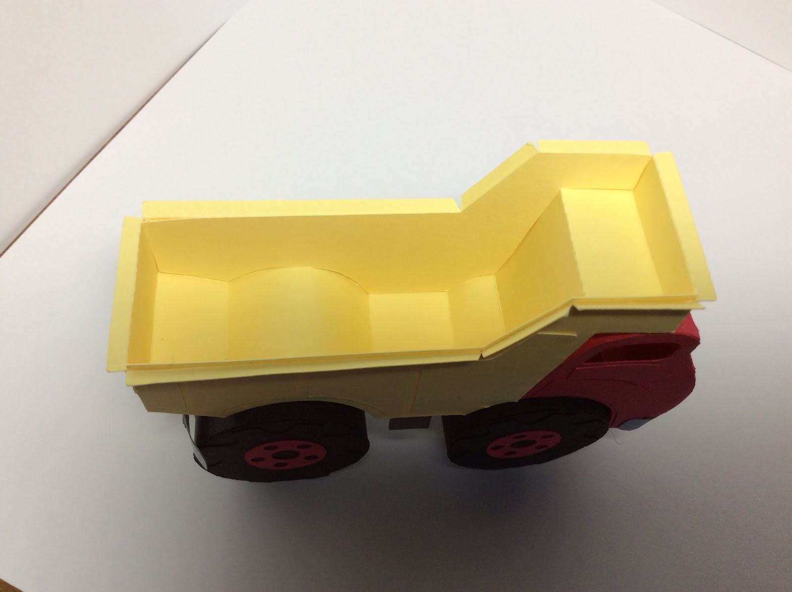 Papercrafts and other fun things: Dump Truck Paper Model