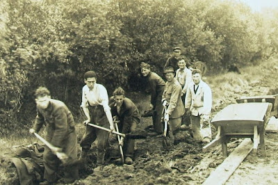 Joodse mannen aan het werk in Kamp Vledder