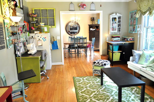 Love this craft room/play room! I need one! crafts room