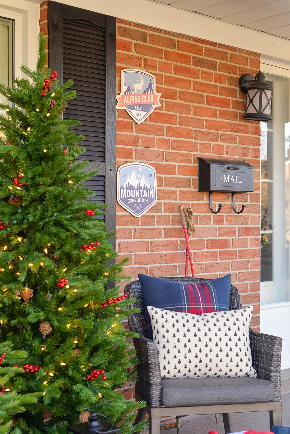 outdoor christmas decorating ideas front porch, porch christmas decor, country christmas porch