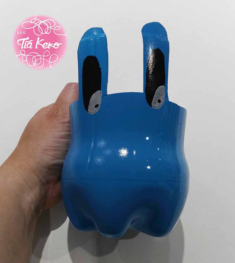 monstruo-con-botella-de-coca-cola