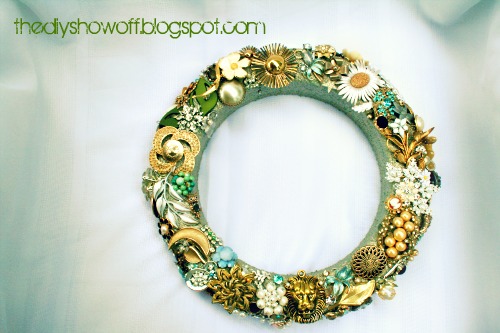 brooch wreath