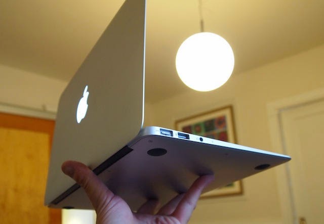 Harga Laptop Aple MacBook Air 11 inci Aple MacBook Air 11 inci