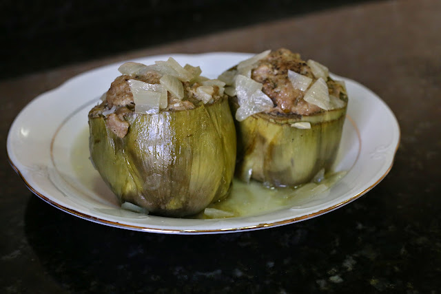 Alcauciles o alcachofas rellenas de carne