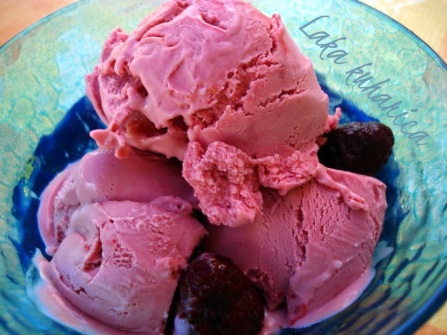 Raspberry ice cream by Laka kuharica: delightfully smooth, creamy and fruity home made ice cream.