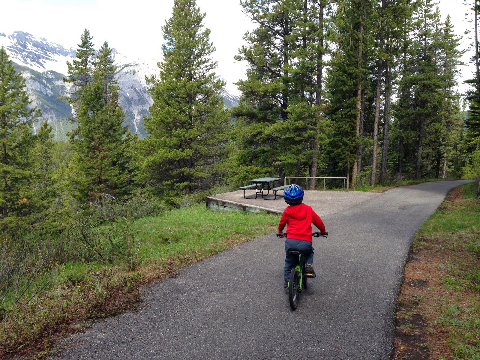 Family Adventures in the Canadian Rockies: The 5 Best Waterside Campgrounds Near Calgary, Alberta
