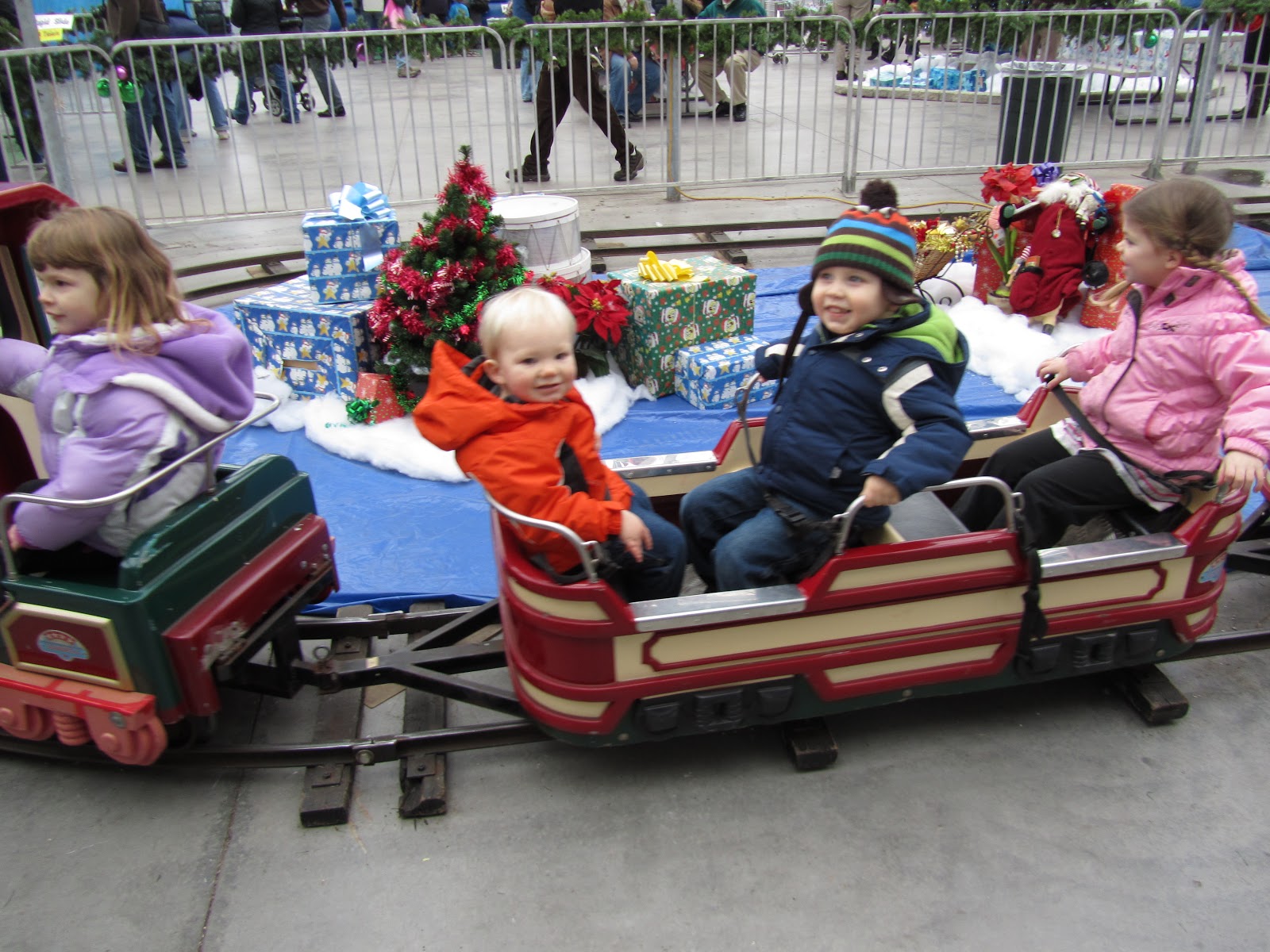 ROCmomma Holiday Trains & Winter Fun for Kids