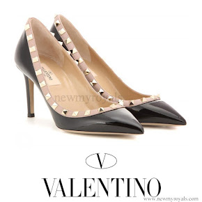 Crown-Princess-Mary-wears-VALENTINO-Rockstud-patent-leather-pumps.jpg