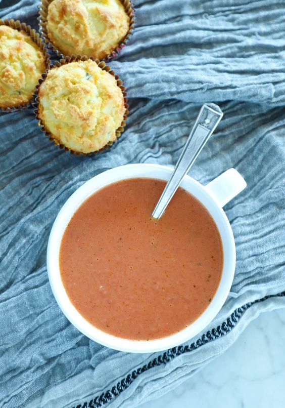 Easy Keto Tomato Basil Soup. #ibih #lowcarb #keto #ketodiet #ketorecipes #glutenfree #recipes #tomato #soup #healthy