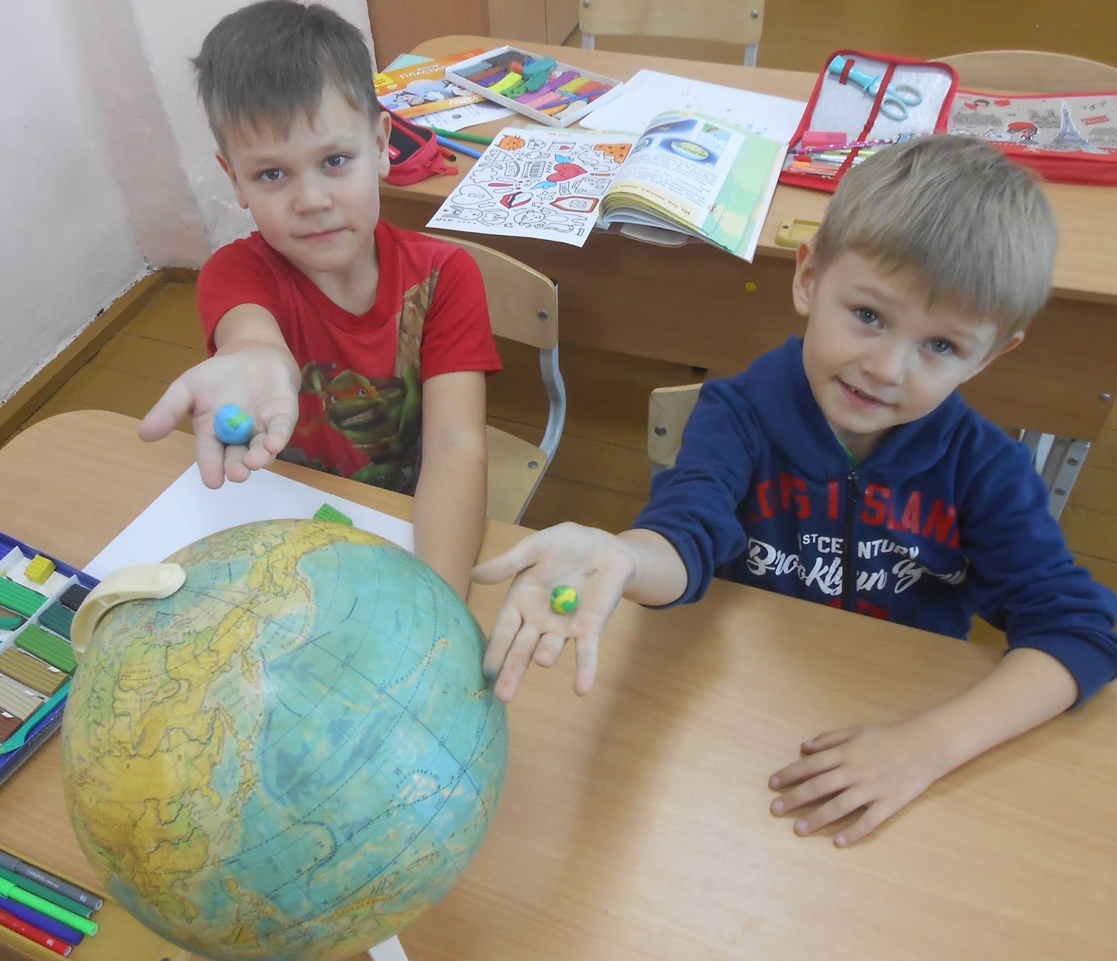 глобус из пластилина. макет земли окружающий мир. макет земли окружающий мир. макет планеты земля из пластилина. земля из пластилина.