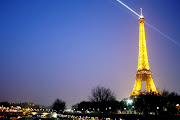 巴黎鐵塔.真的好美. 雖然它不是我們來到巴黎之後的第一個景點但我決定用它來 . (thumb paris tower )
