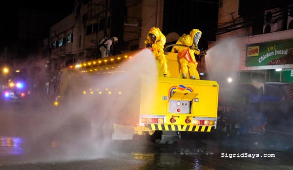 Chamber Volunteer Fire Brigade Disinfects Bacolod City Streets, Bacolod blogger, Bacolod City, volunteer firefighters, covid-19, firetruck, Bayanihan sa Bacolod, concerned citizens, Zonrox bleach, water, disinfecting Bacolod City