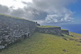 Orongo: a aldeia cerimonial do homem-pássaro Foto Sylvia Leite - Matéria Orongo - BLOG LUGARES DE MEMÓRIA