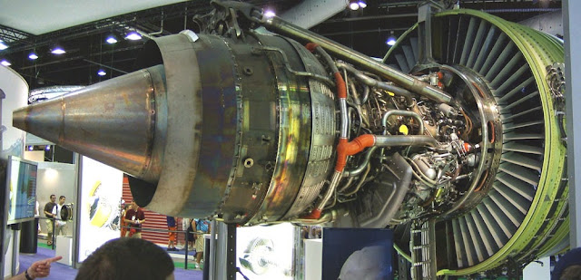 Maior motor a jato do mundo GE90-115B