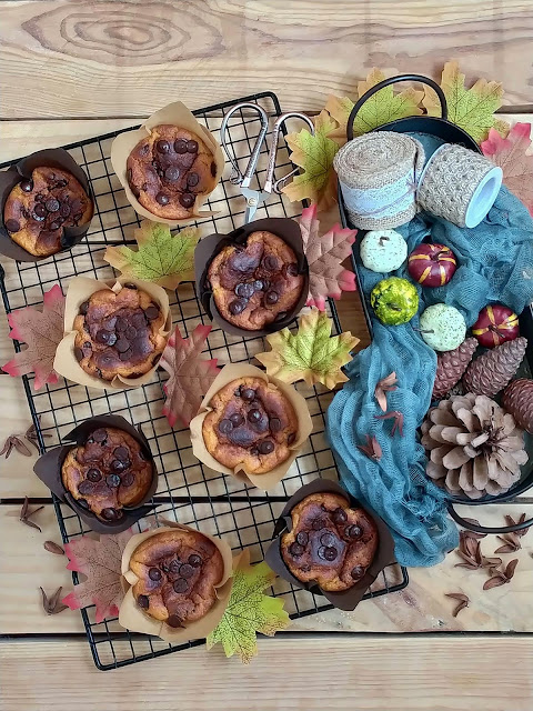 Muffins de boniato asado y avena con chocolate. Receta saludable. Desayuno, merienda, postre fácil, sencillo, rápido. Dulces de otoño. Con horno. Cuca