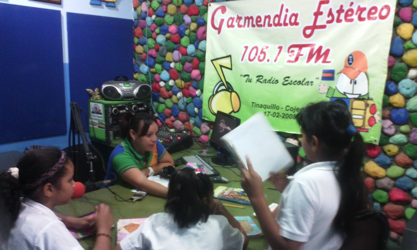 FOTOS DE NUESTRA RADIO ESCOLAR