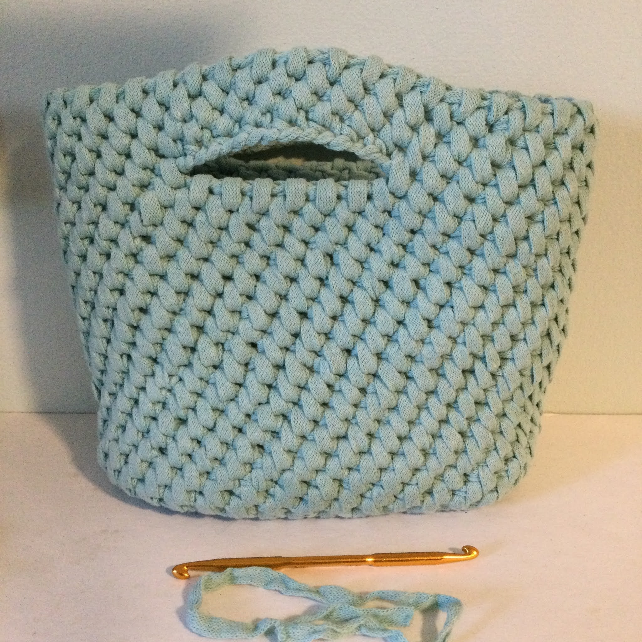 Creating a bucket bag with ribbon yarn & doublesided crochet hook