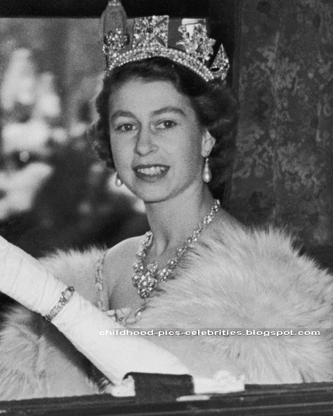 Childhood pictures of Celebrities Actor Actress: Queen Elizabeth II ...