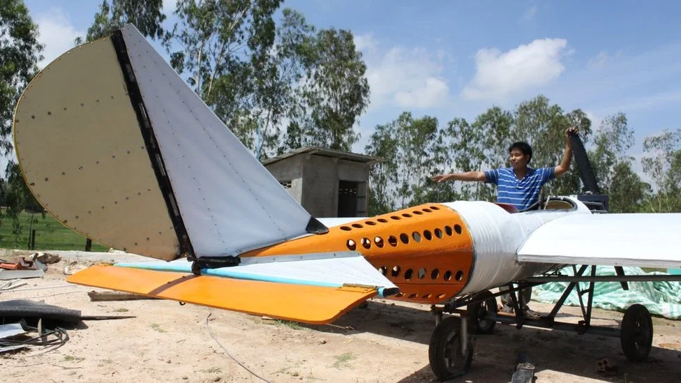 Pelajar Kamboja Sukses Kembangkan Mobil Terbang, Jokowi Kena Sentil Pengamat Penerbangan: Esemka Mana Suaranya Pak?