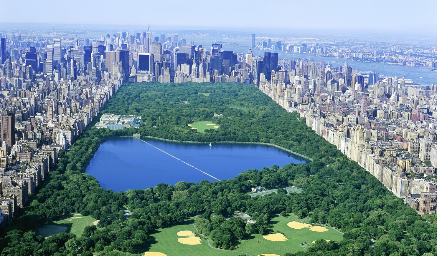 Какой город всемирно известен. Парк в Нью-Йорке. Централ парк Нью-Йорк. Нью-Йорк Манхэттен Центральный парк. Вид на Центральный парк в Нью-Йорке.