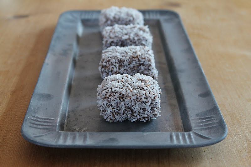 Svenja&amp;#39;s Koch- und Backblog: Cupavci - Kroatische / Bosnische Kokoswürfel