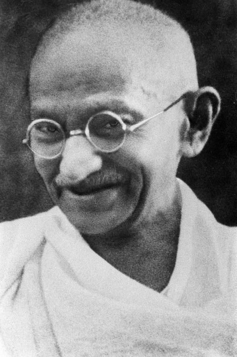 400 words essay on karmayogi gandhi picture