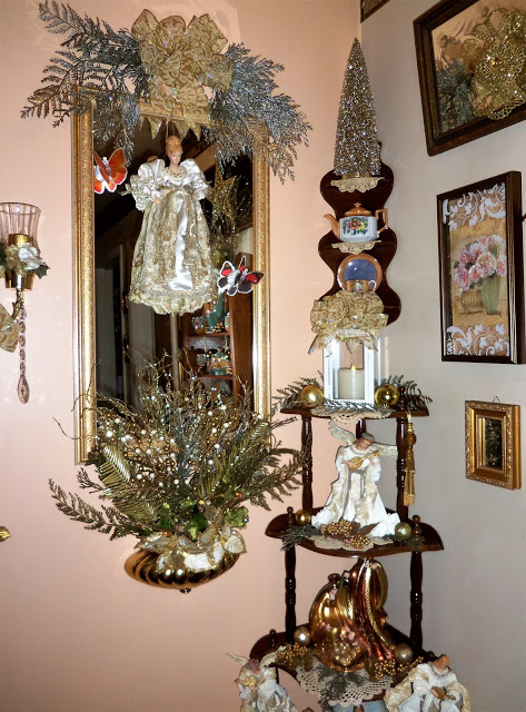 Christmas and Lusterware in the Upstairs Hallway, Christmas Home Tour, 2018