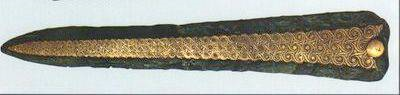 https://topwar.ru/uploads/posts/2015-09/1442922868_another-beautiful-bronze-decorated-dagger-of-type-i-variant-b-from-the-circle-a-shaft-grave-v-dated-around-1500-bc.-this-dagger-is-24.3-cm-long.jpg