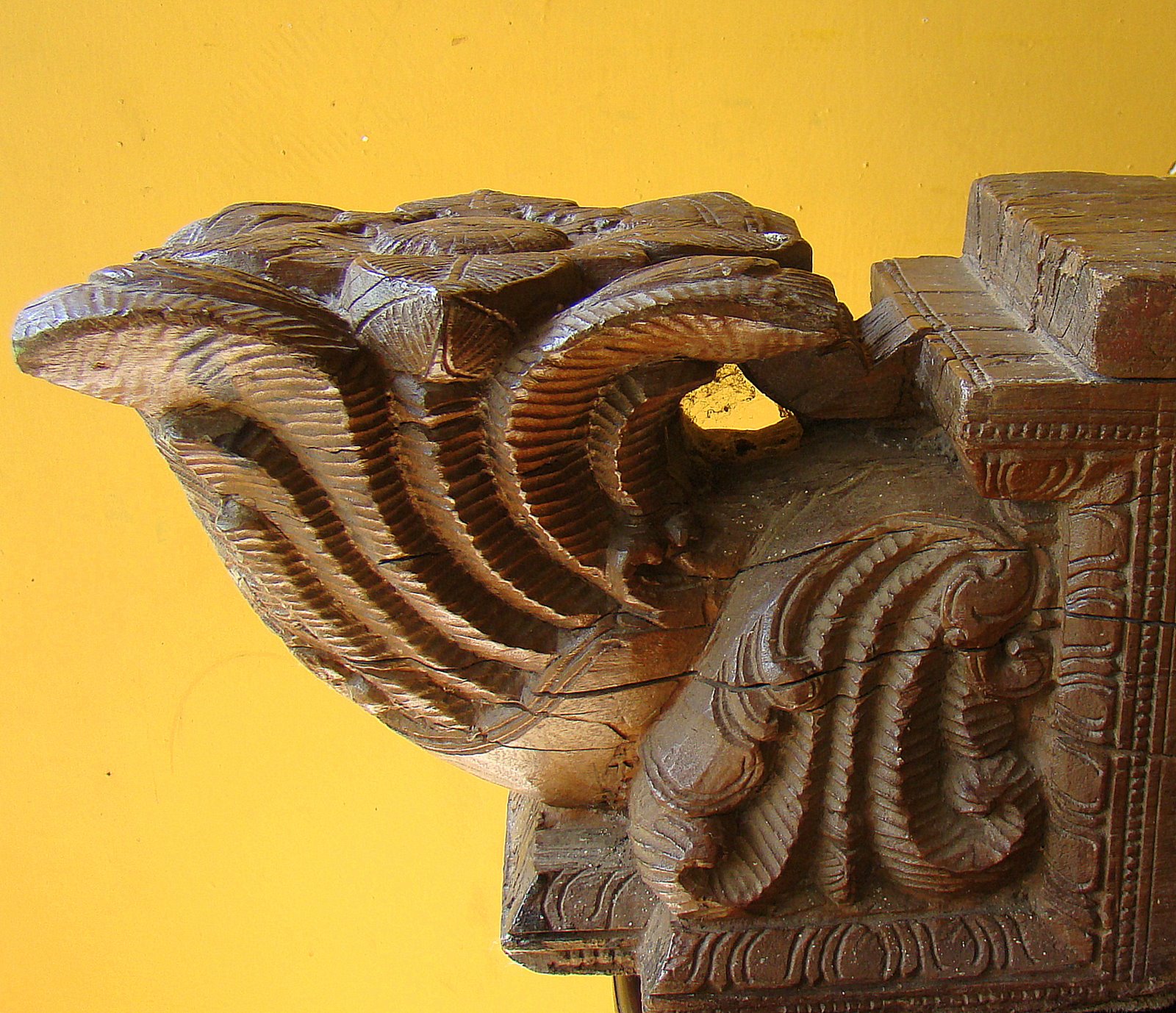 DiscoverSriLanka SRI LANKA ANTIQUES [ WOOD CARVINGS ]