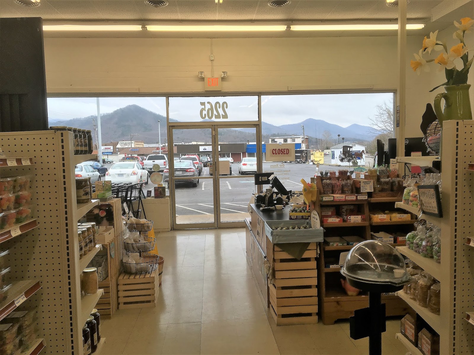 Look Inside Amish Cupboard Buena Vista, VA