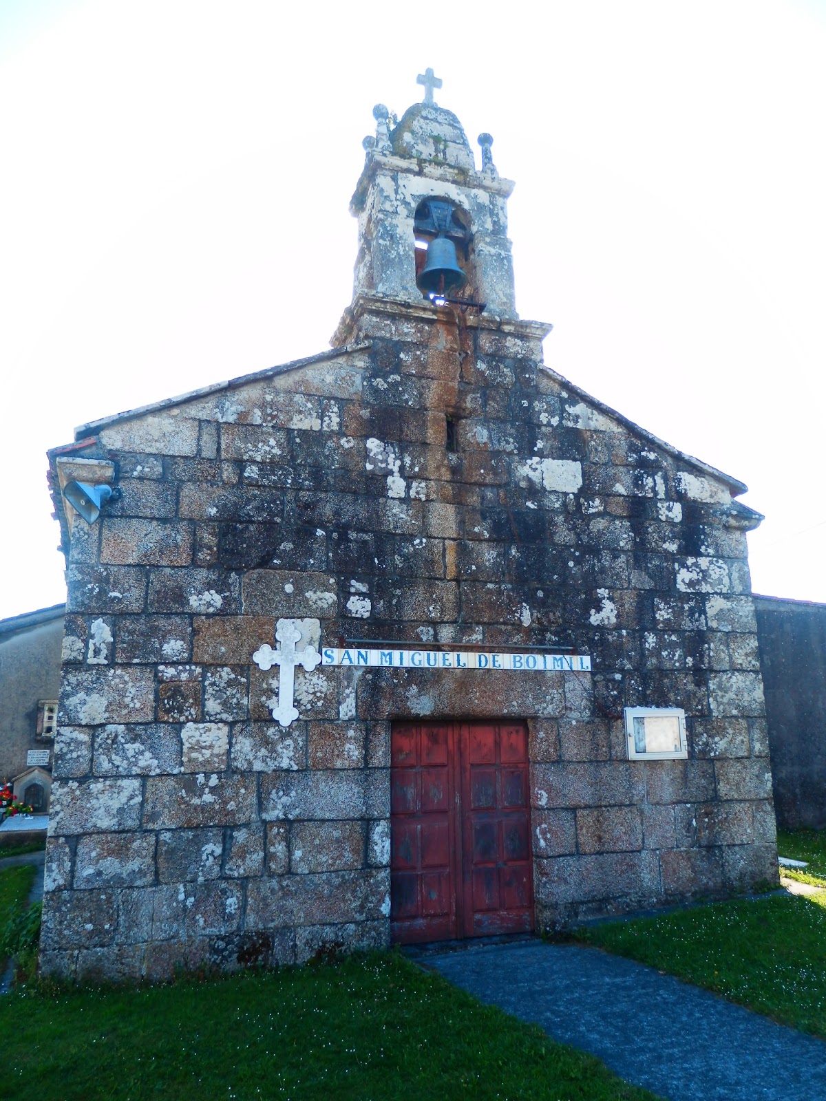 Xurde Morán EL CRUCE DE AS CORREDOIRAS Y SAN MIGUEL DE BOIMIL EN EL