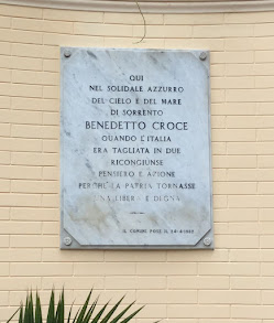 A plaque on the exterior wall of the Villa Tritone commemorates Croce's stay