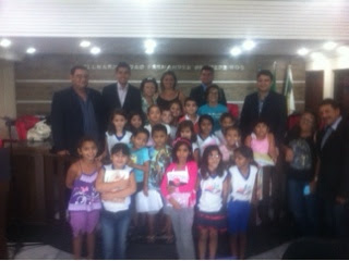 ALTO DO RODRIGUES – Alunos da Escola Arlindo Martins conhecendo a história do município, visitaram a Câmara Municipal