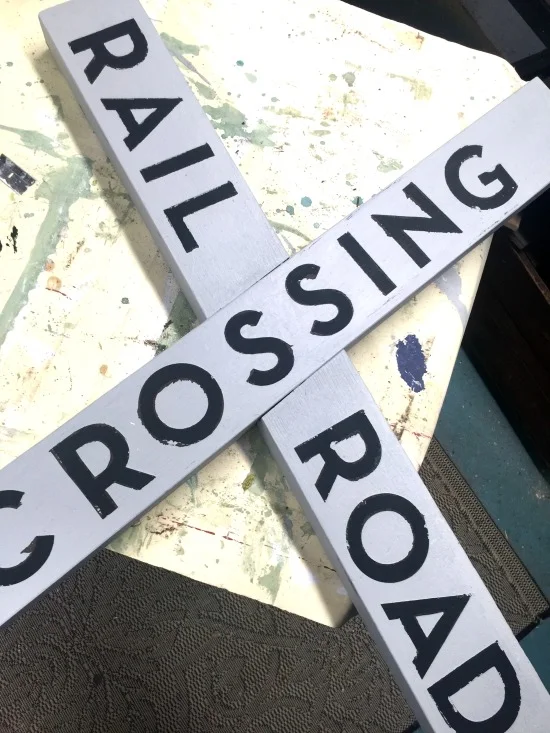 How to make a DIY railroad crossing sign using the wood from an old picnic table. Homeroad.net