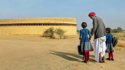 सब्यसाची ने डिजाइन की है यूनिफॉर्म (Rajkumari Ratnavati School)