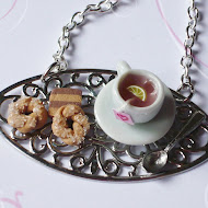 The time of tea necklace