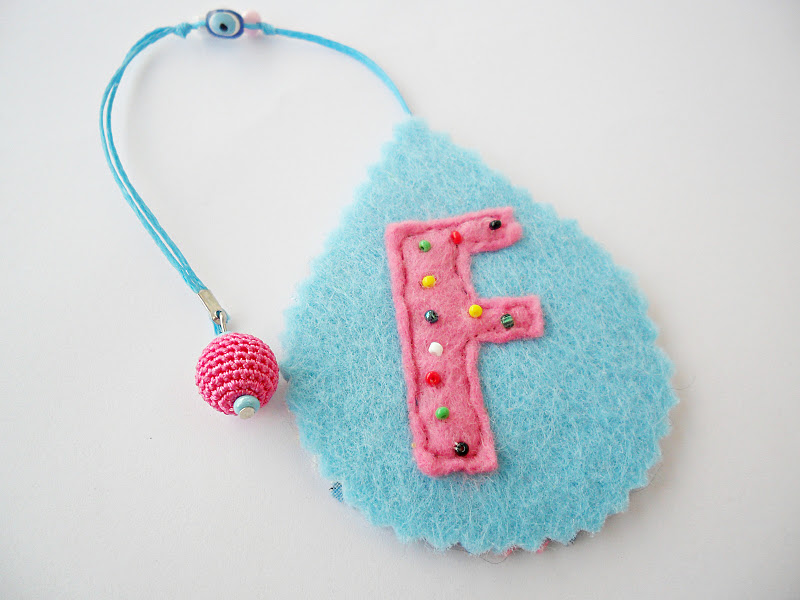 ! noyumberry !: Örgü Boncuklu - Harfli Keçe Kitap Ayraçlarım