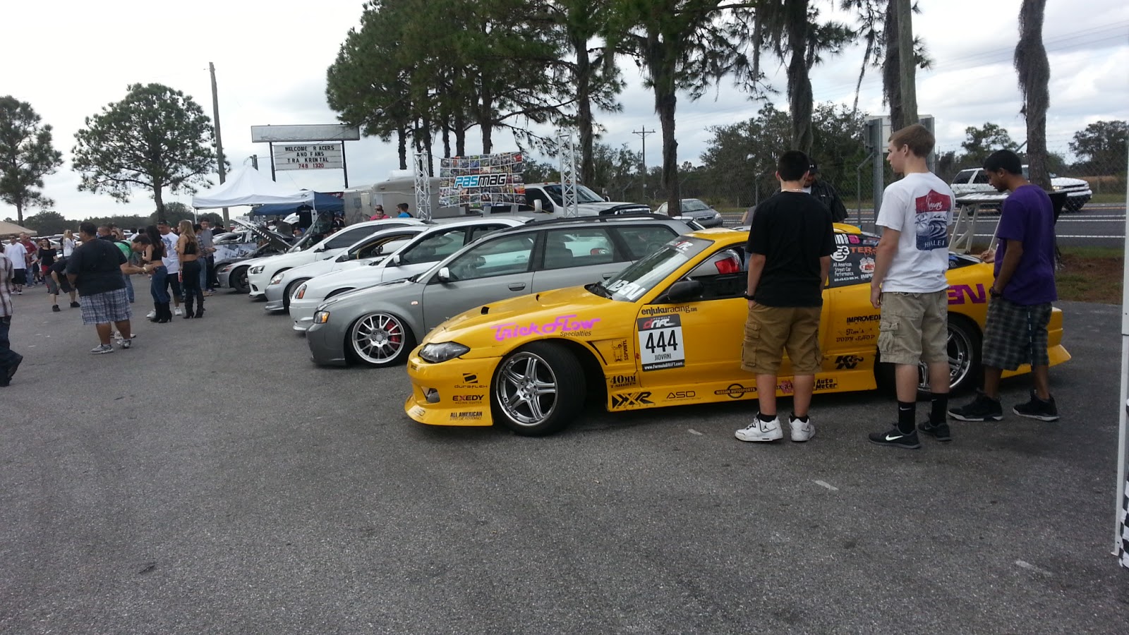 Torque Insanity: Straight line racing is the drags...