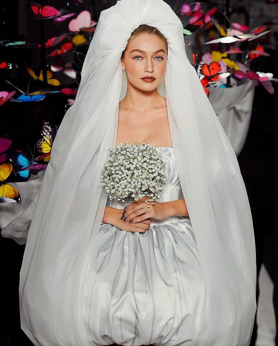 Gigi Hadid Makes The Ultimate Moschino Bride On The Milan Ss19 Fashion