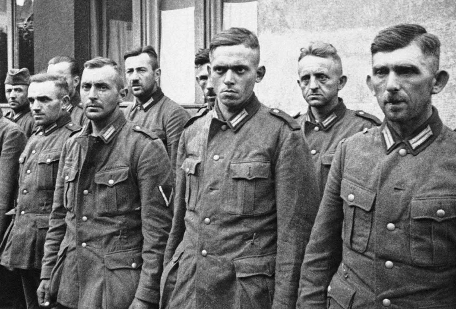 В каком году немцы вошли. Немецкие пленные Польша 1939. Немецкие солдаты в Польше 1939 военнопленные. Немецкие солдаты второй мировой войны. Польский солдат 1939 года.