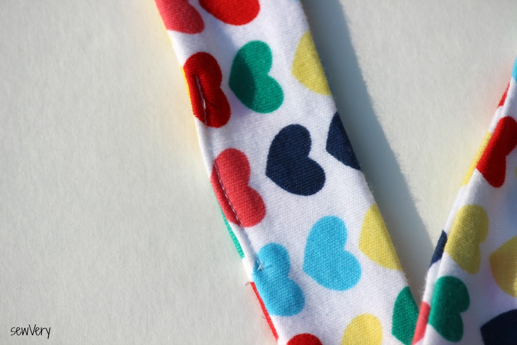 how to wear a tie as a headband