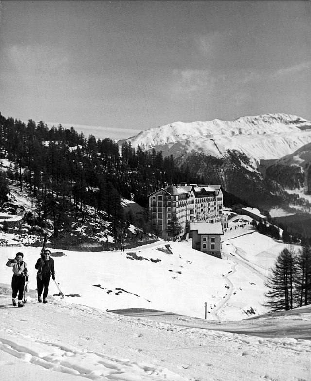 Beautiful Photos of St. Moritz, ‘the Most Fashionable Village in Europe ...