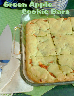 Sweet and tart come together in these Green Apple Cookie Bars featuring a brown sugar apple layer as well as cinnamon and toffee chips. | Recipe developed by www.BakingInATornado.com | #recipe #dessert