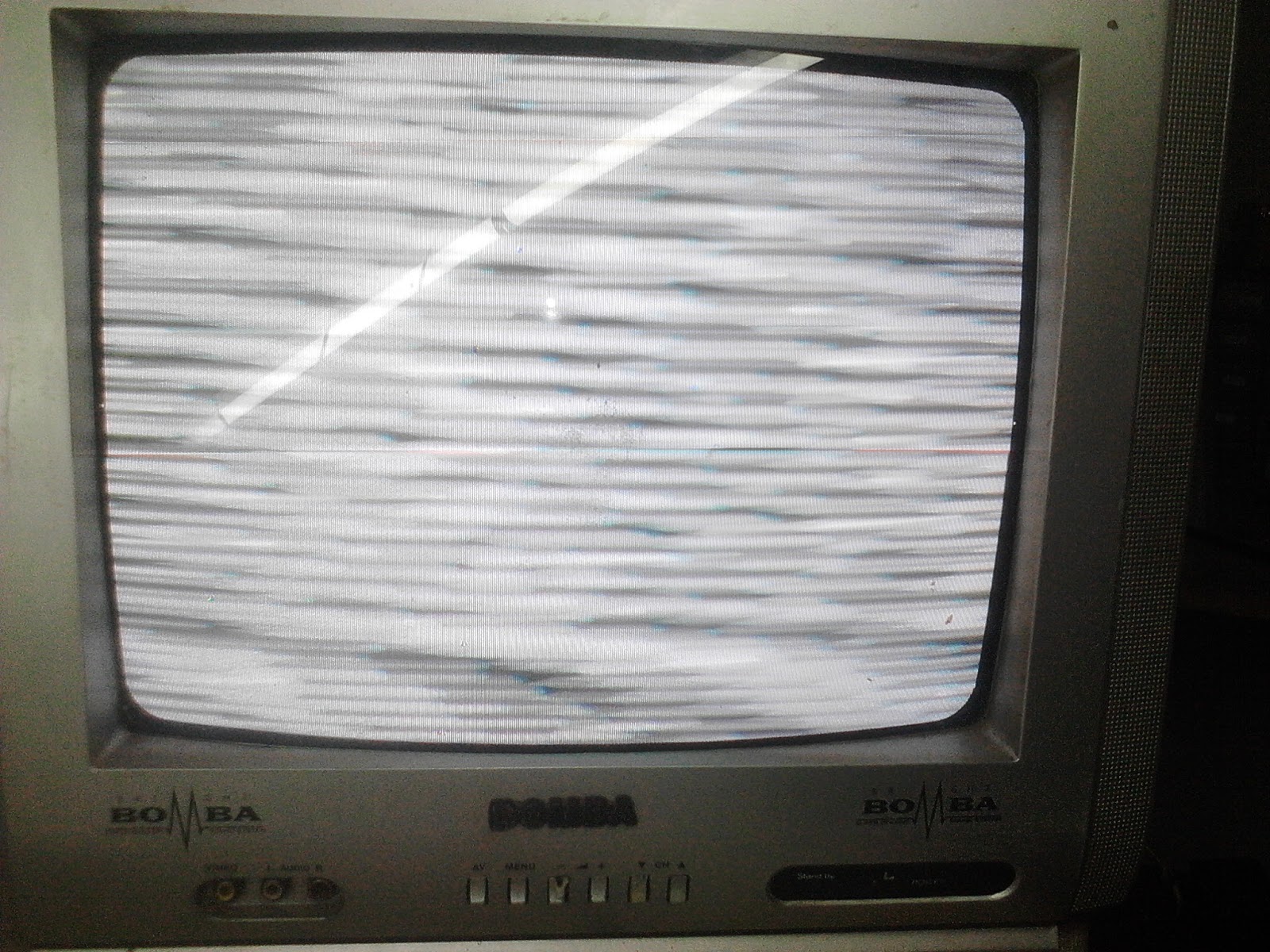 servis tv bomba 14" gambar rusak terlipat - Belajar Elektronika