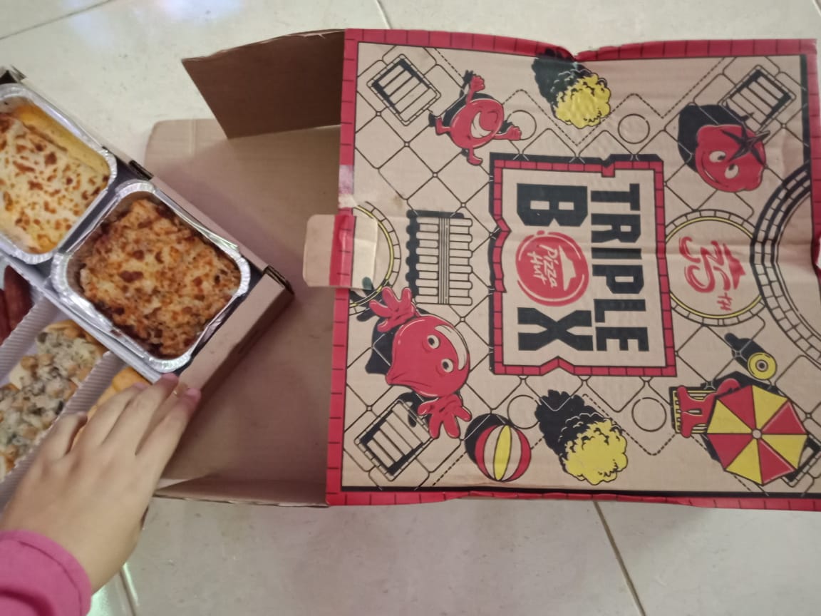 Pizza Hut Review Triple Box Lengkap dan Enak! Pas Untuk Keluarga
