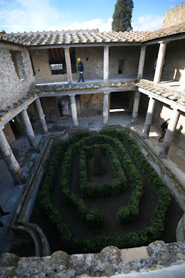 Reabren la Casa de los Amantes en Pompeya 40 años después de que la destruyera un terremoto