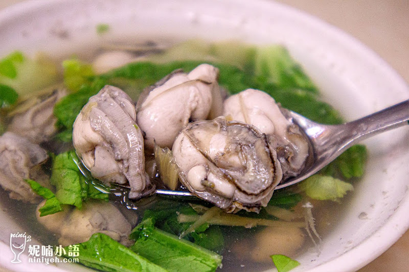 【寧夏夜市美食】圓環邊蚵仔煎。料多實在!根本是蚵仔專賣店 【寧夏夜市美食】圓環邊蚵仔煎。料多實在!根本是蚵仔專賣店